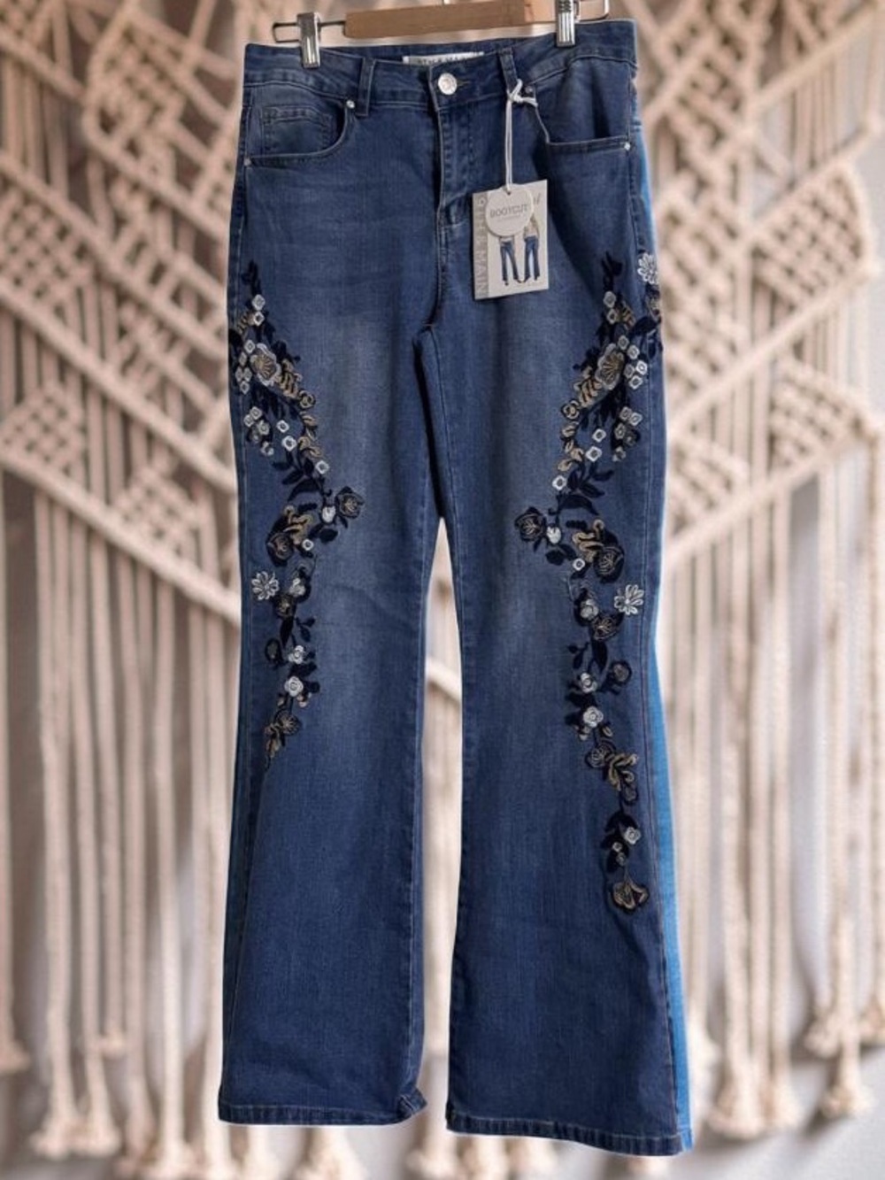 Embroidered,body shaping floral design,medium Blue Bootcut Jeans SZ 12,stretchy